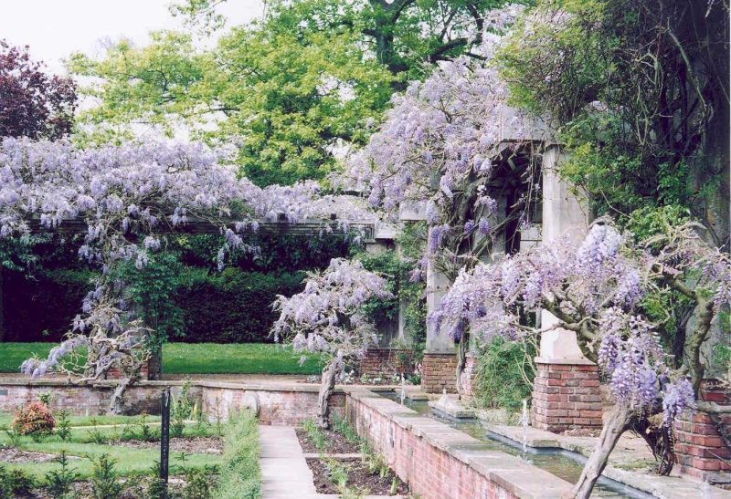 Stoke Poges Memorial Gardens